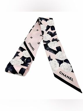 NWT Chanel 25 Silk Camellia CC Bandeau Scarf